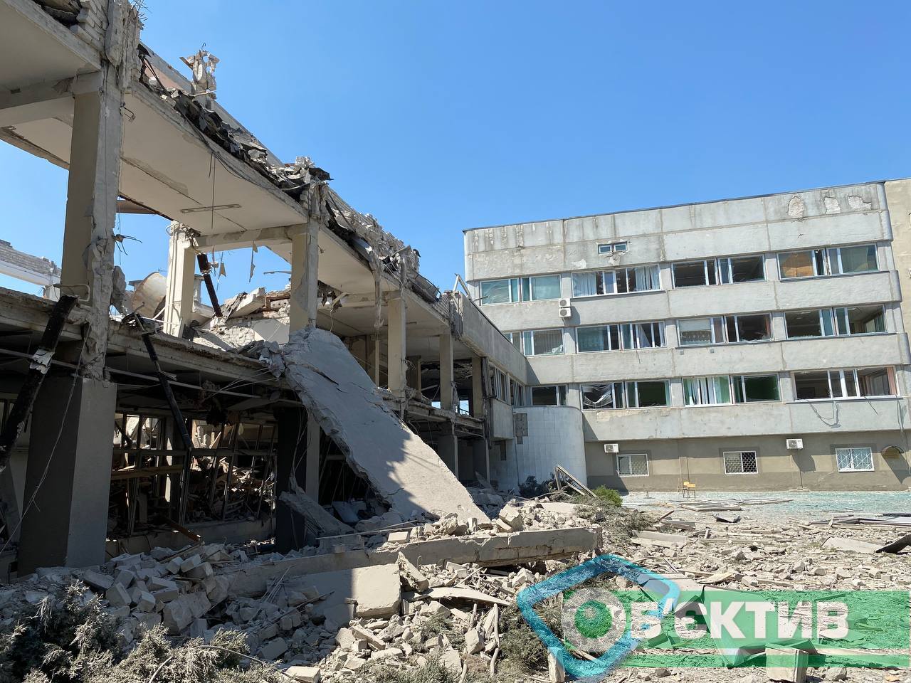 Разрушенное здание педуниверситета в Харькове