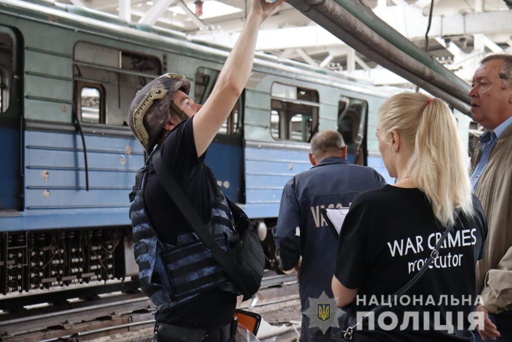 Полиция показала последствия ночного обстрела Харькова (видео)