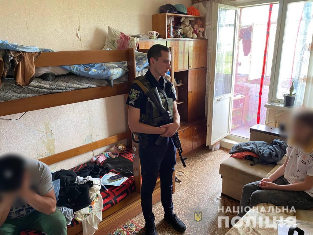 В Харькове полицейские помогли 13-летней девочке уйти жить от отца к тетке