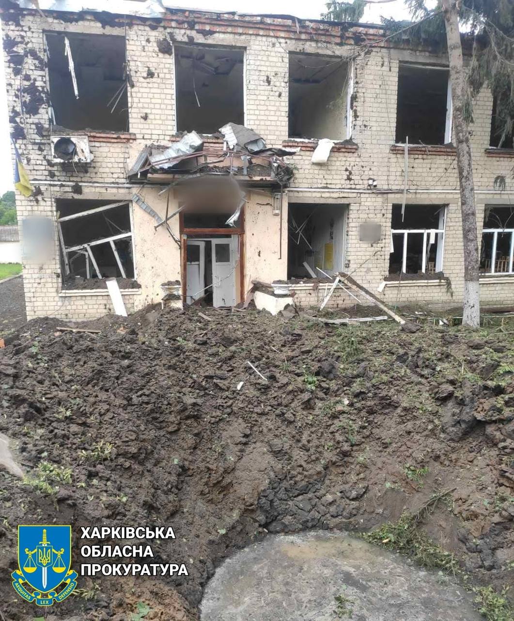 Вирва від ракети в Чугуєві біля школи