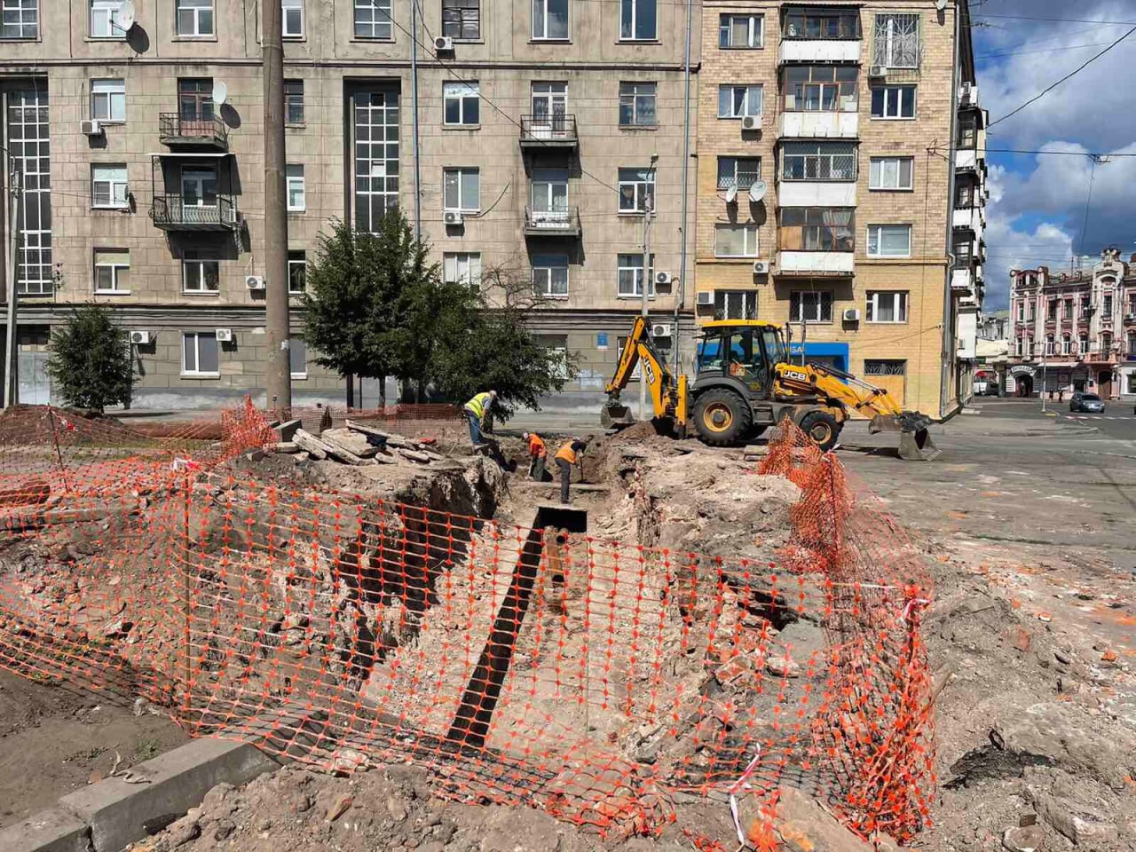 Капітальний ремонт тепломереж на вул. Богдана Хмельницького в Харкові