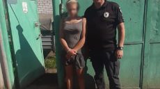 Оселила онуку разом із козами: поліція на Харківщині покарала бабусю