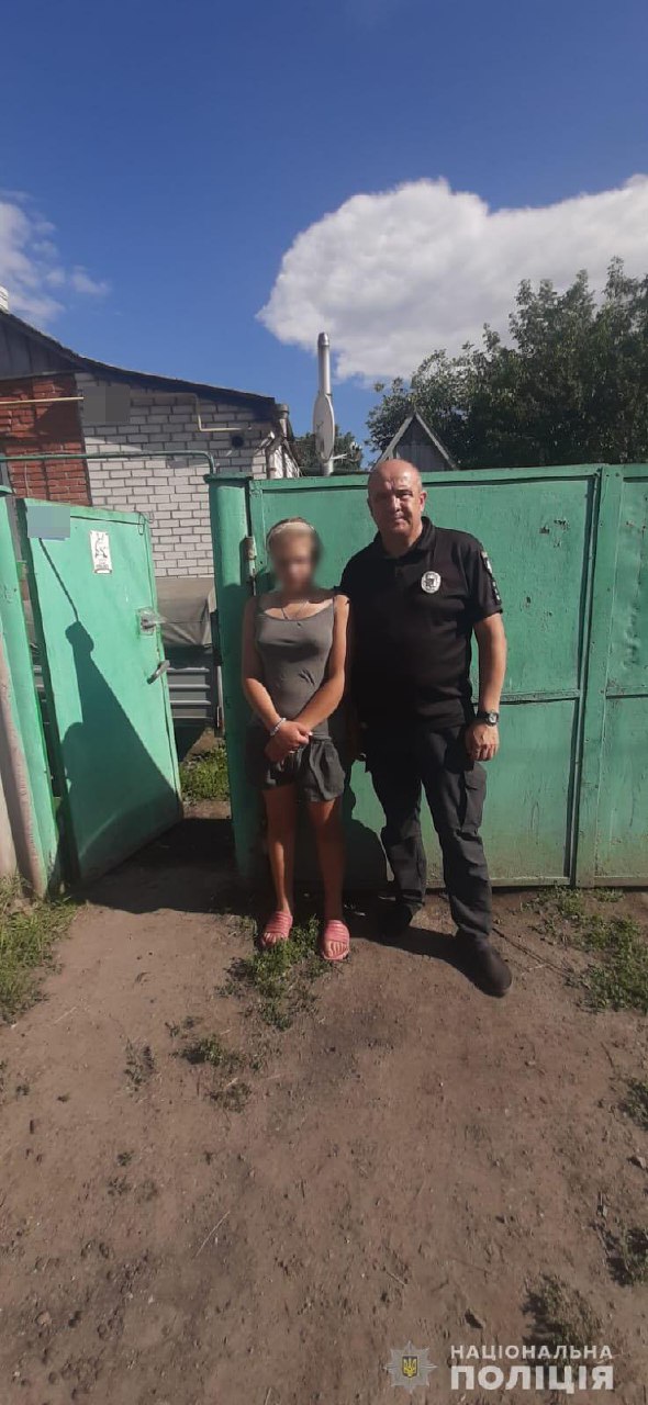 Оселила онуку разом із козами: поліція на Харківщині покарала бабусю