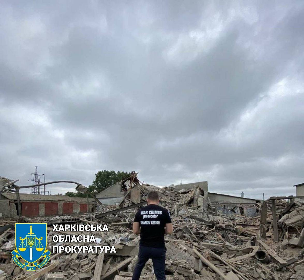Прокуратура показала наслідки нічного обстрілу Рогані (фото)
