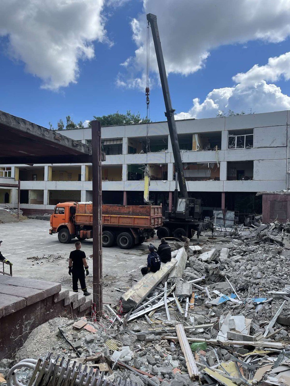 Зруйнована школа в Слобідському районі Харкова 25 липня