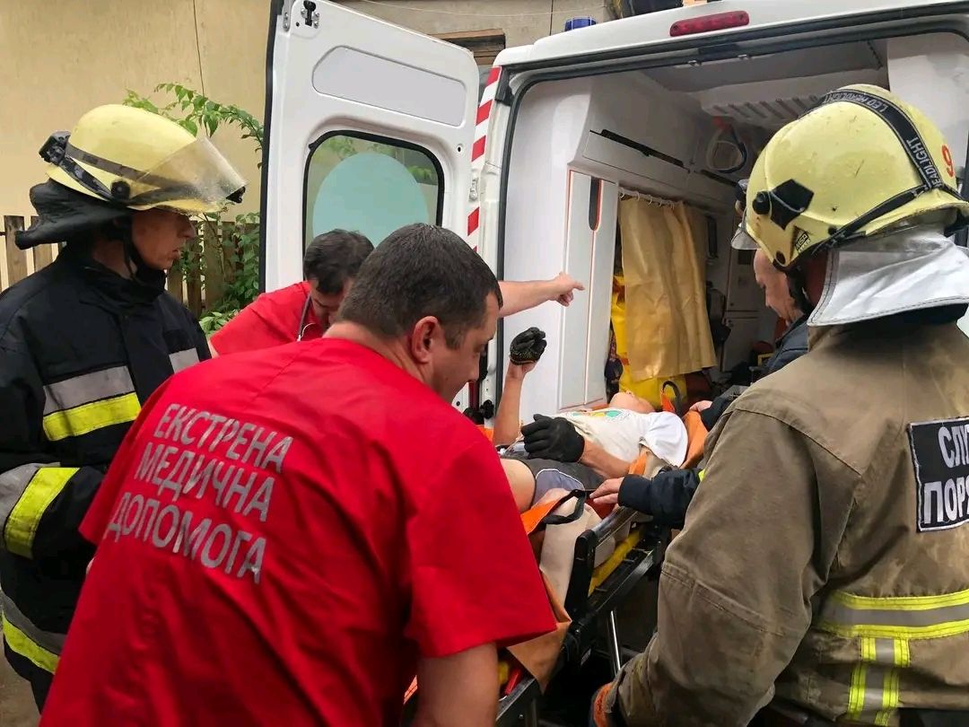 У Харкові врятували малярів, які ледь не задихнулись токсичними парами фарби (фото)