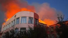 По училищу в Харькове ночью ударили 3 ракеты: фото масштабного пожара