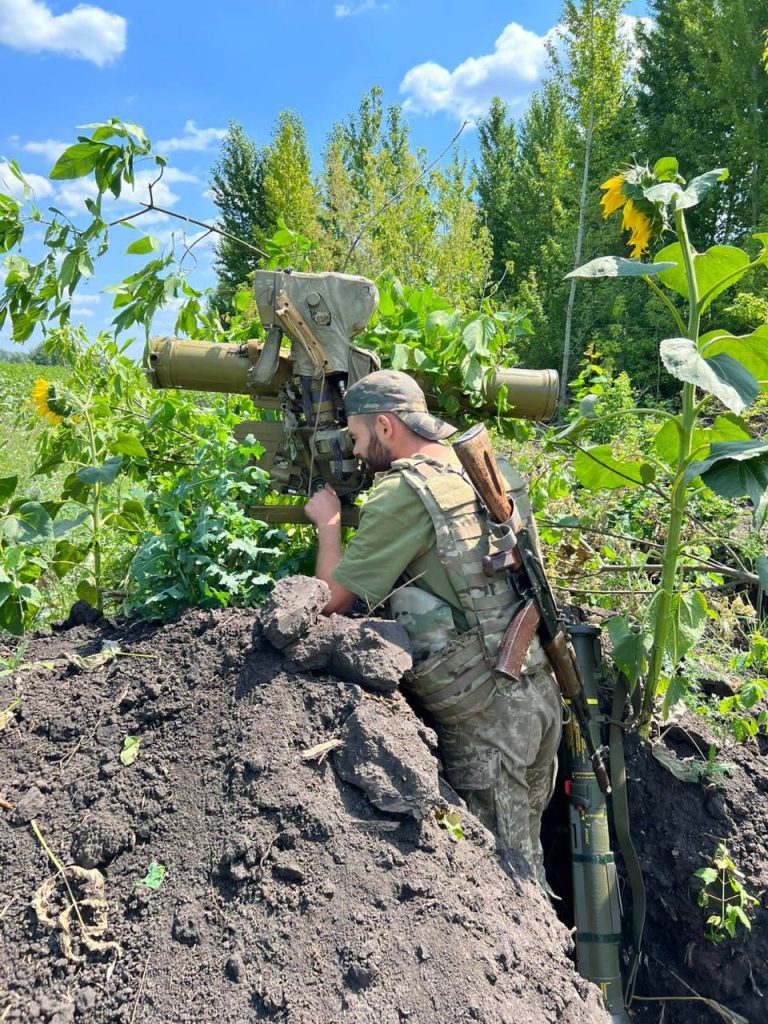 Харьковский пограничник всегда попадает в российские танки с первой попытки (фото)