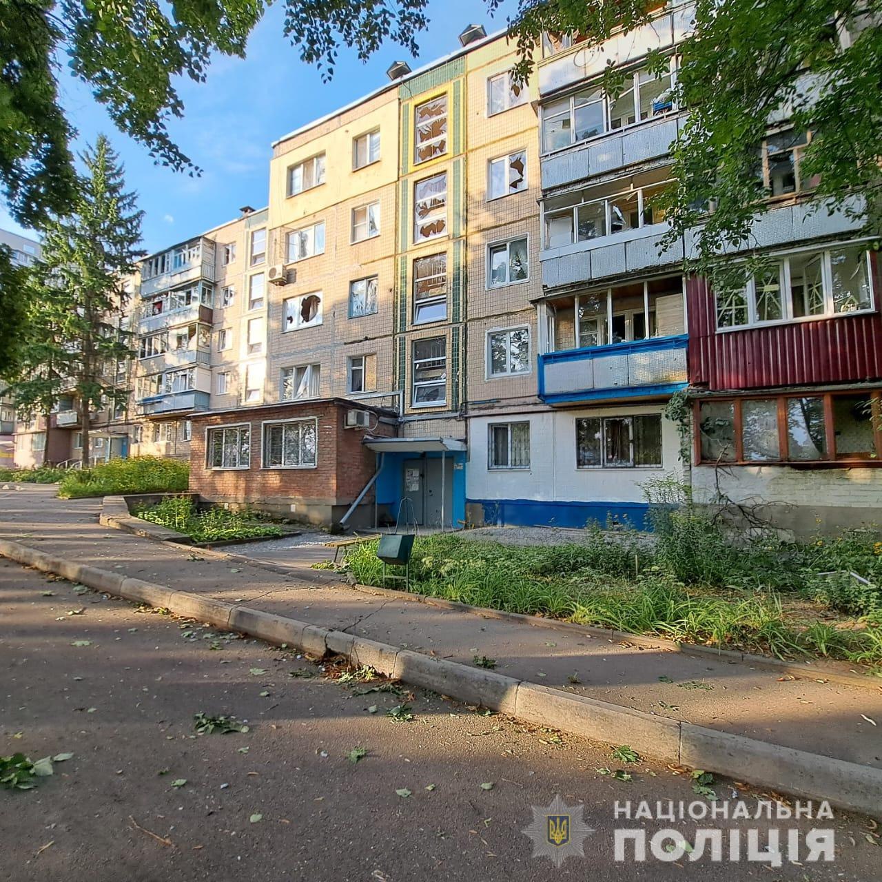 Оккупанты за вечер трижды обстреляли Салтовку: последствия (фото)