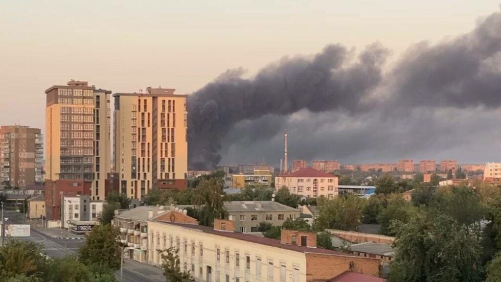 Большой пожар на харьковском заводе: что известно (видео)
