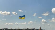 У Харкові замінюють прапор України (відео)