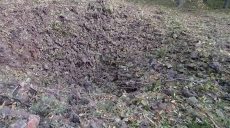Вражеские ракеты разрушили промышленные объекты и образовали воронку возле одного из парков Харькова