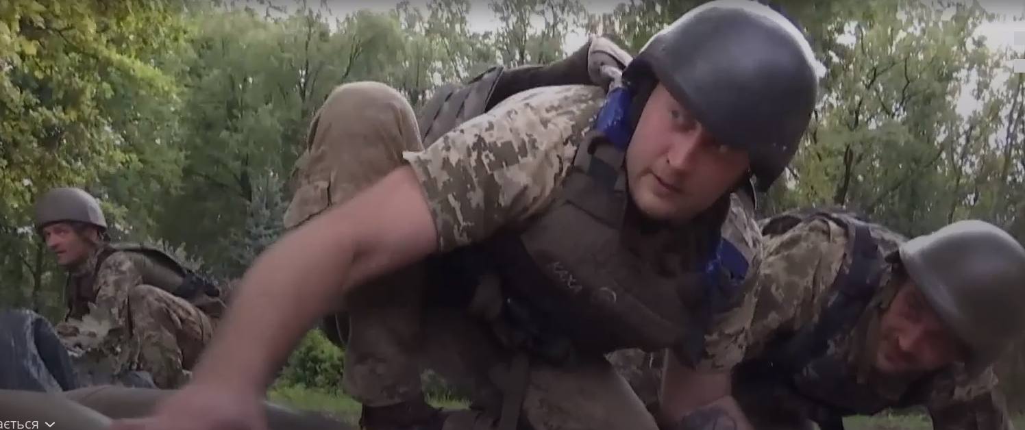 Журналист Андрей Цаплиенко вместе с военными попал под обстрел в Харьковской области (видео)