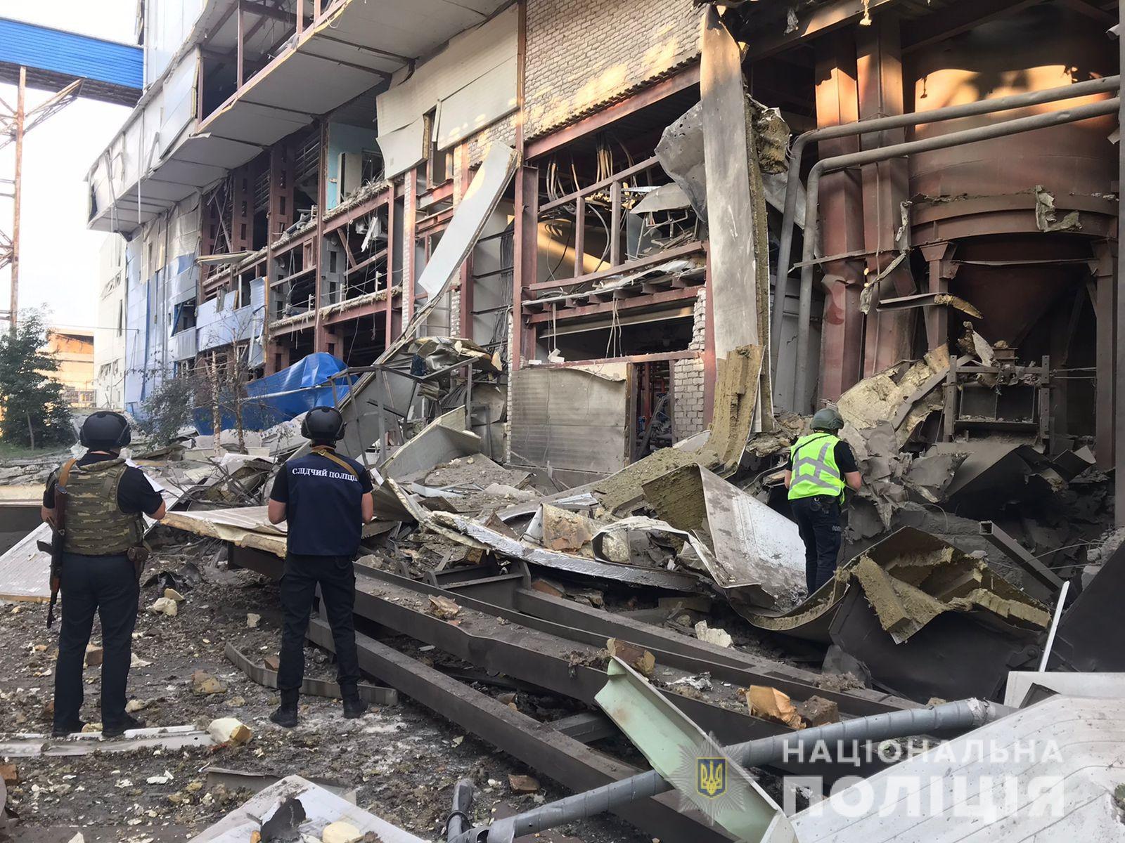 Оккупанты нанесли ракетный удар по Мерефе, разрушено местное предприятие, ранен охранник