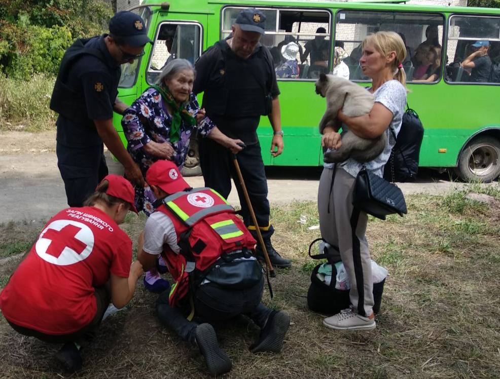 С оккупированных территорий Харьковщины эвакуировали почти 800 людей (видео)