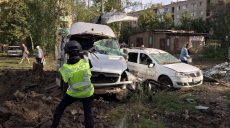 Огромная воронка, поврежденные окна, балконы и авто: полиция фиксирует последствия ударов по Харьковщине