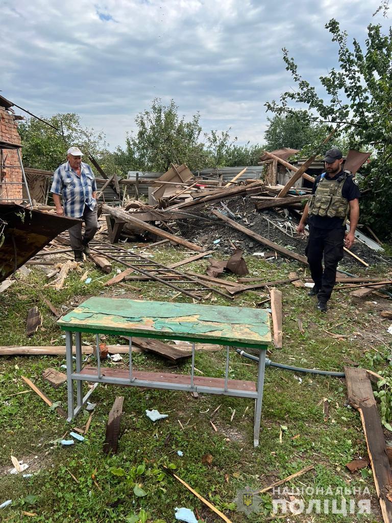 В Золочеве оккупанты разбомбили столовую и мастерскую местного лицея (фото)