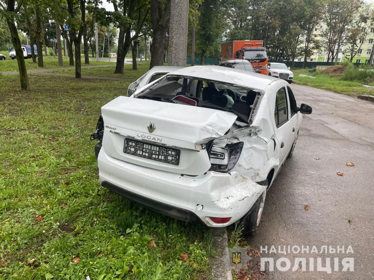 На ХТЗ столкнулись автомобили Mitsubishi Pajero, RENAULT Logan и пассажирский автобус MAN.