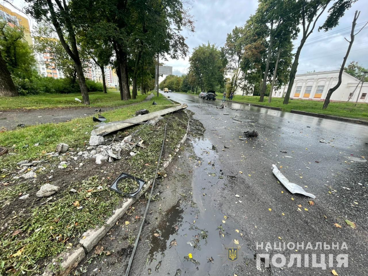 В Харькове столкнулись две иномарки и пассажирский автобус 