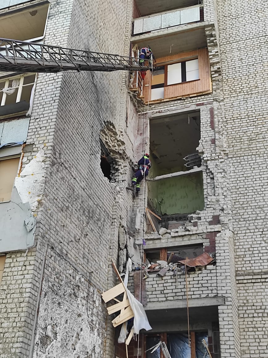 В Индустриальном районе Харькова восстанавливают разрушенную многоэтажку 