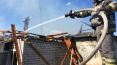 В селе под Харьковом после вражеских обстрелов загорелся дом (фото)