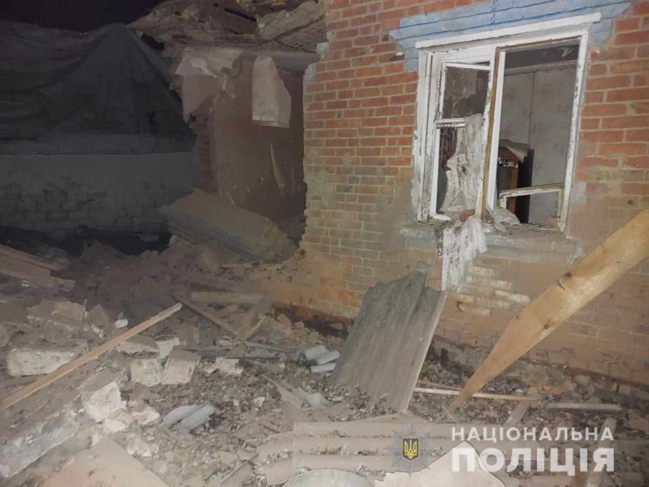 В Харькове полиция фиксирует последствия ракетного удара 
