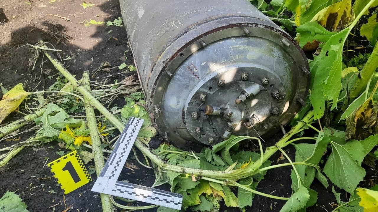 Ракета С-300 упала в поля подсолнечника на Харьковщине