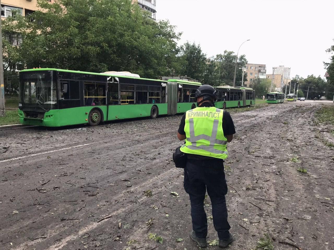 Российским обстрелом в Харькове повреждены троллейбусы -в Слободском районе