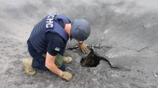 Остановка, детская площадка, гаражи: спасатели показали последствия обстрела Харькова (фоторепортаж)