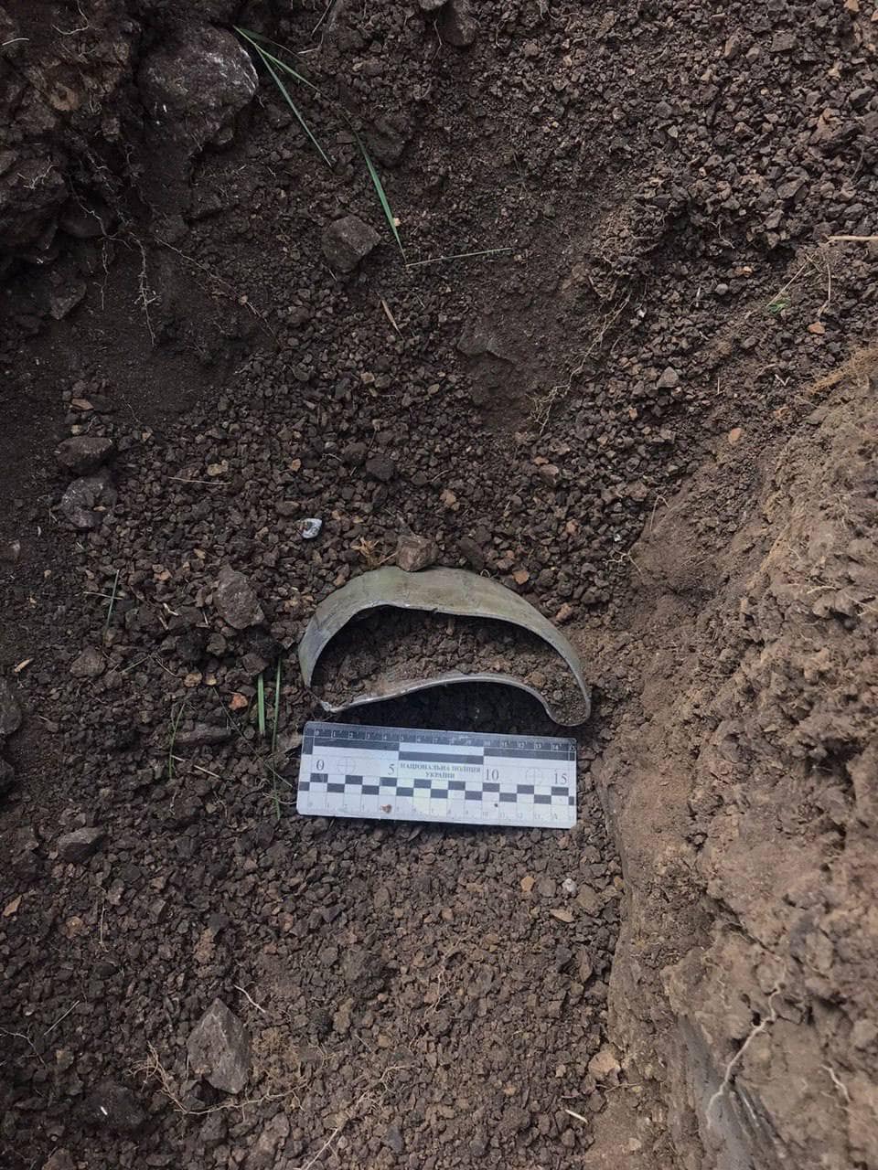 Полиция собирает фрагменты снаряда на Салтовке