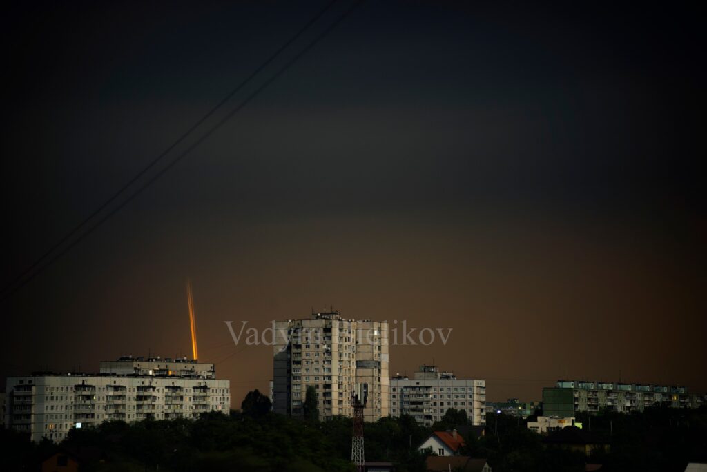 Синегубов: одна из пяти ракет ударила по частному сектору в селе под Харьковом
