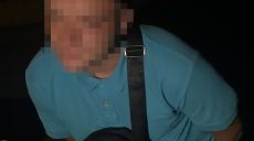 Харьковчанин пытался пронести наркотики в банке из-под краски