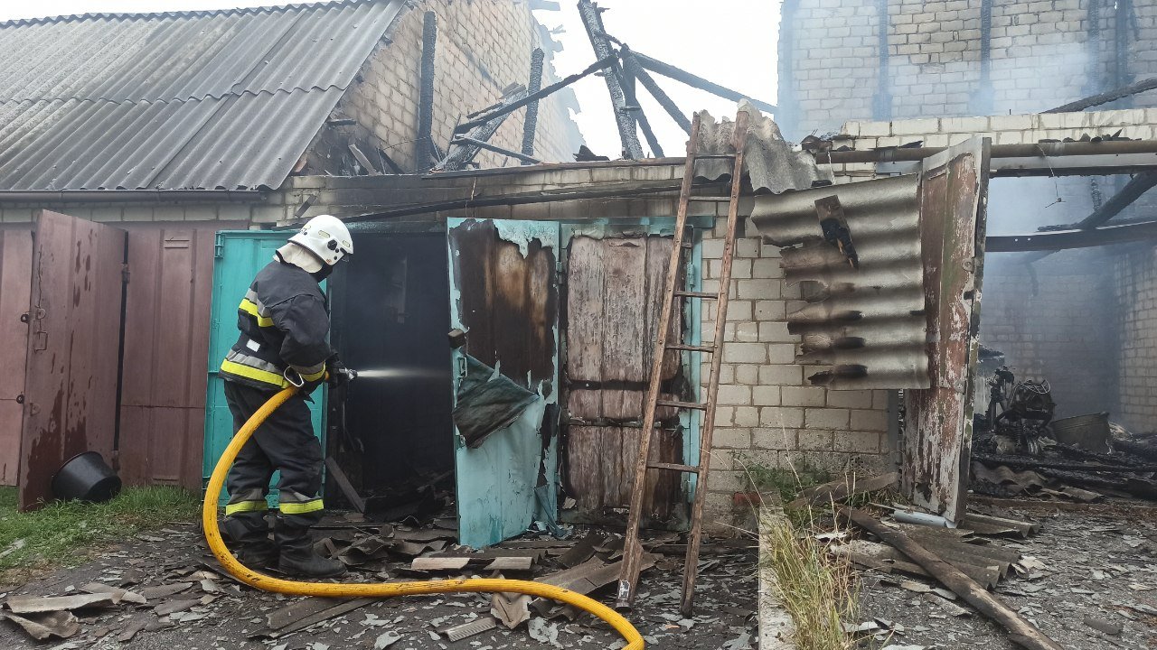 На Харьковщине из-за обстрелов вспыхнуло девять пожаров