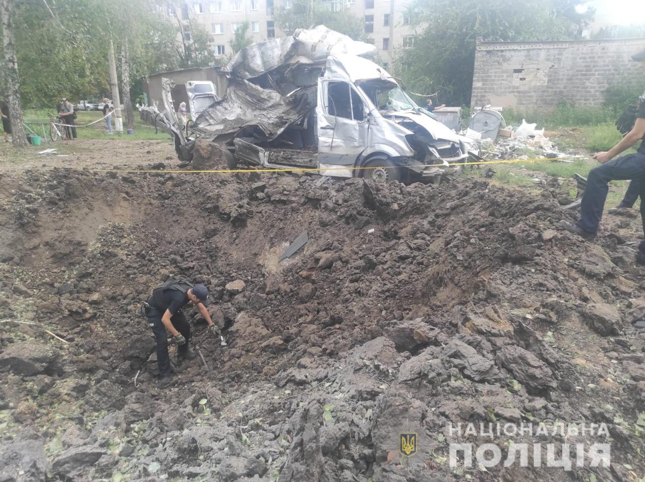 В результате вражеского обстрела Слобожанского ранены несколько мирных жителей