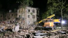 Спасатели продолжают искать людей под завалами разрушенного дома на Салтовке (фото)