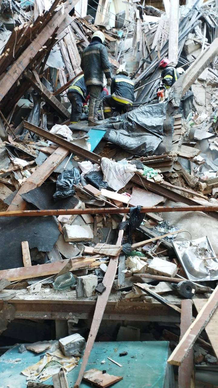 Удар по Слободскому району Харькова: разрушено здание общежития и трамвайное депо 