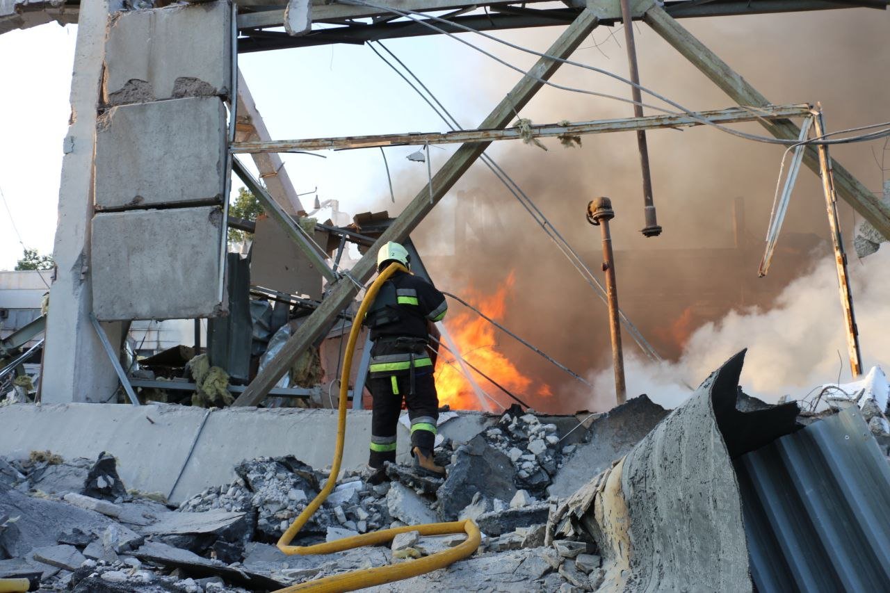 Оккупанты обстреляли Харьков утром 19 августа, возникли пожары 