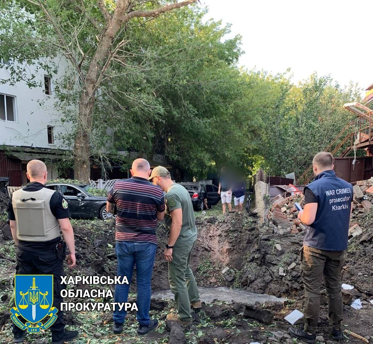 В Харькове в результате обстрела погибла женщина, разрушены здания вуза, цеха предприятия, автомобили