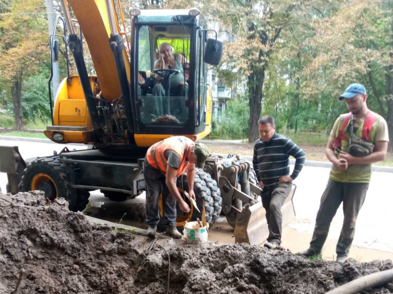 В Шевченковском районе Харькова продолжается масштабный ремонт водоводов