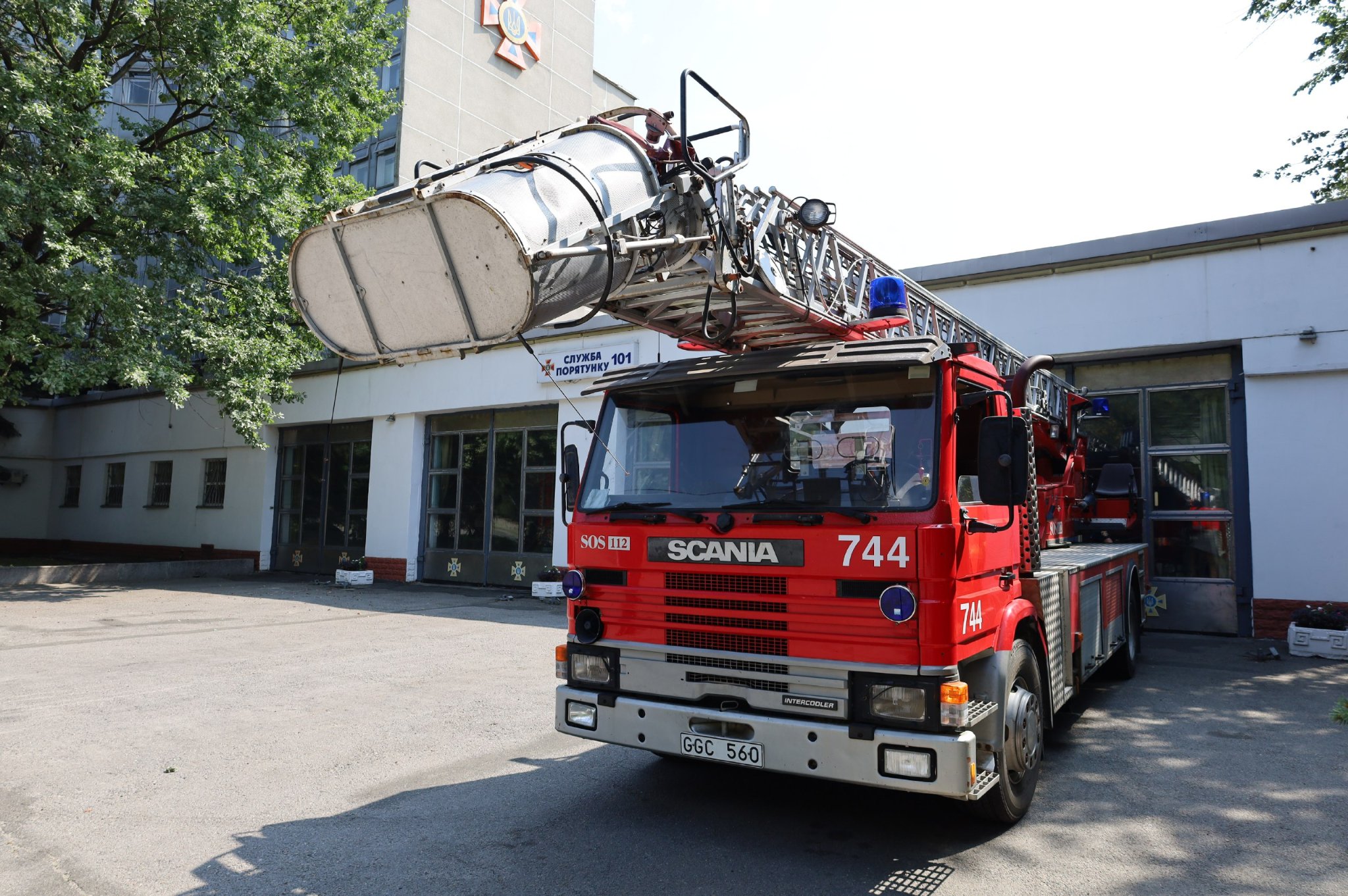 Спасательная техника - автолестница в Харькове