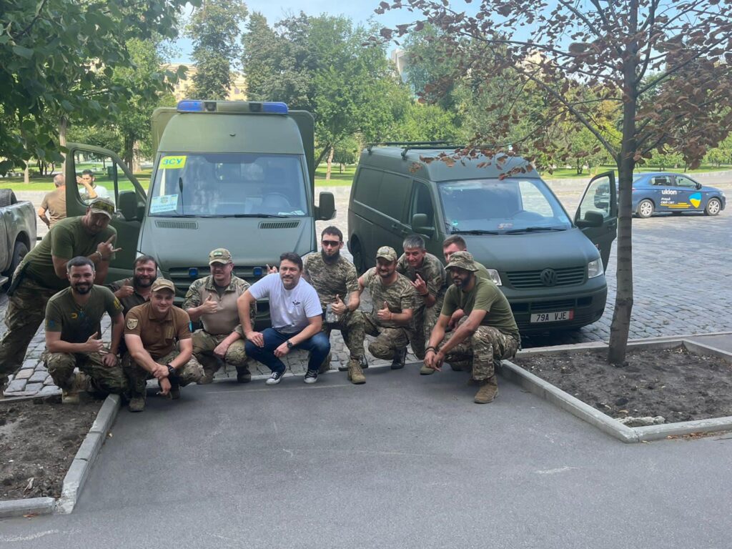 Притула в центре Харькова передал защитникам то, в чем они нуждались