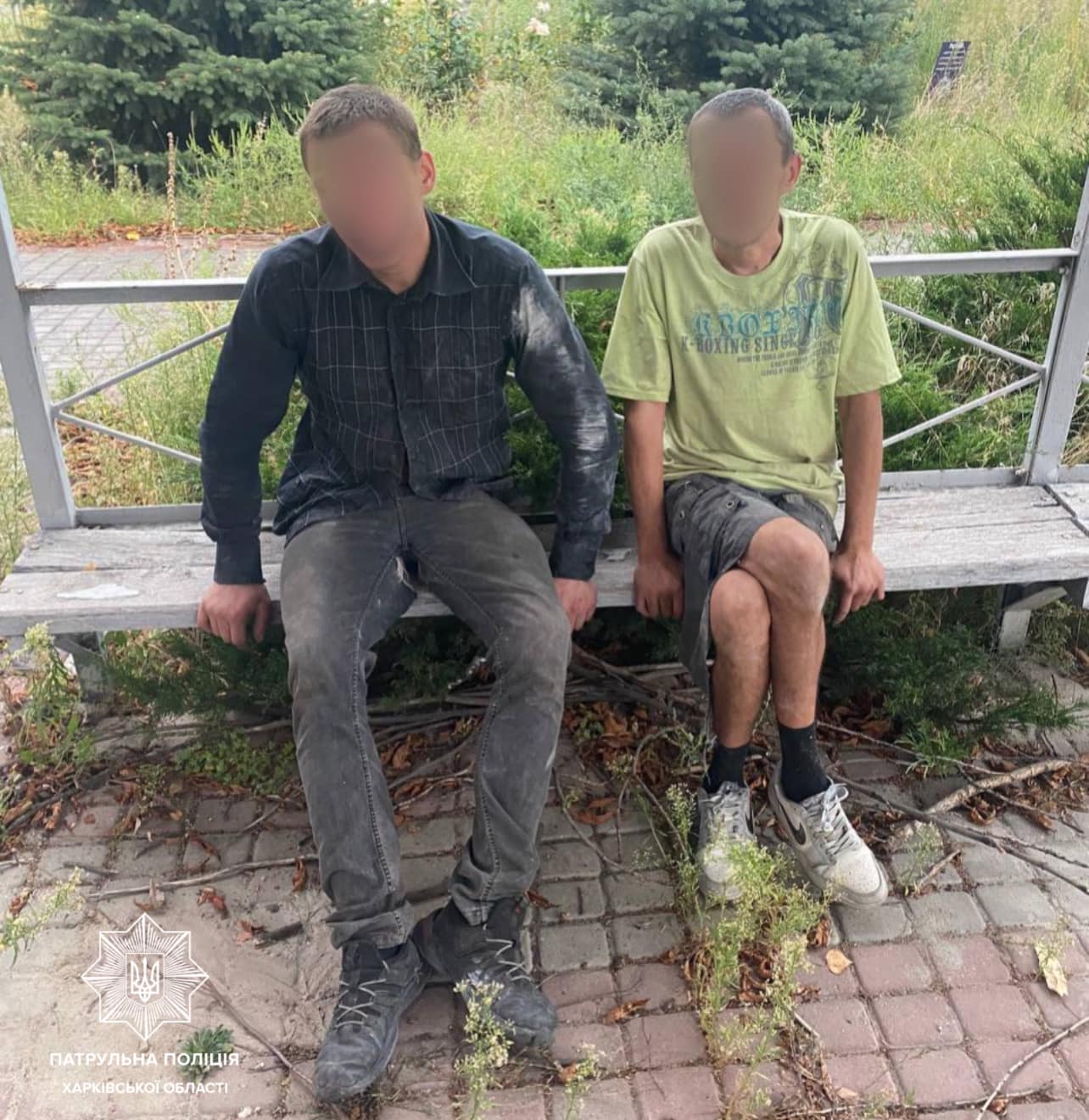 В Харькове мародеры воровали радиаторы отопления из разрушенного здания