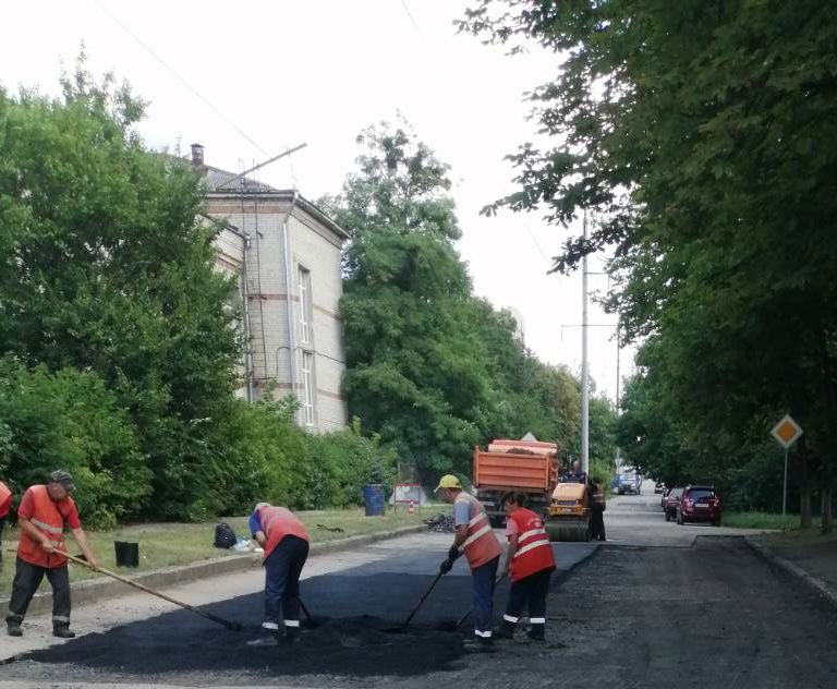 На части Салтовки, Новых домах и ХТЗ отремонтировали дорогу 