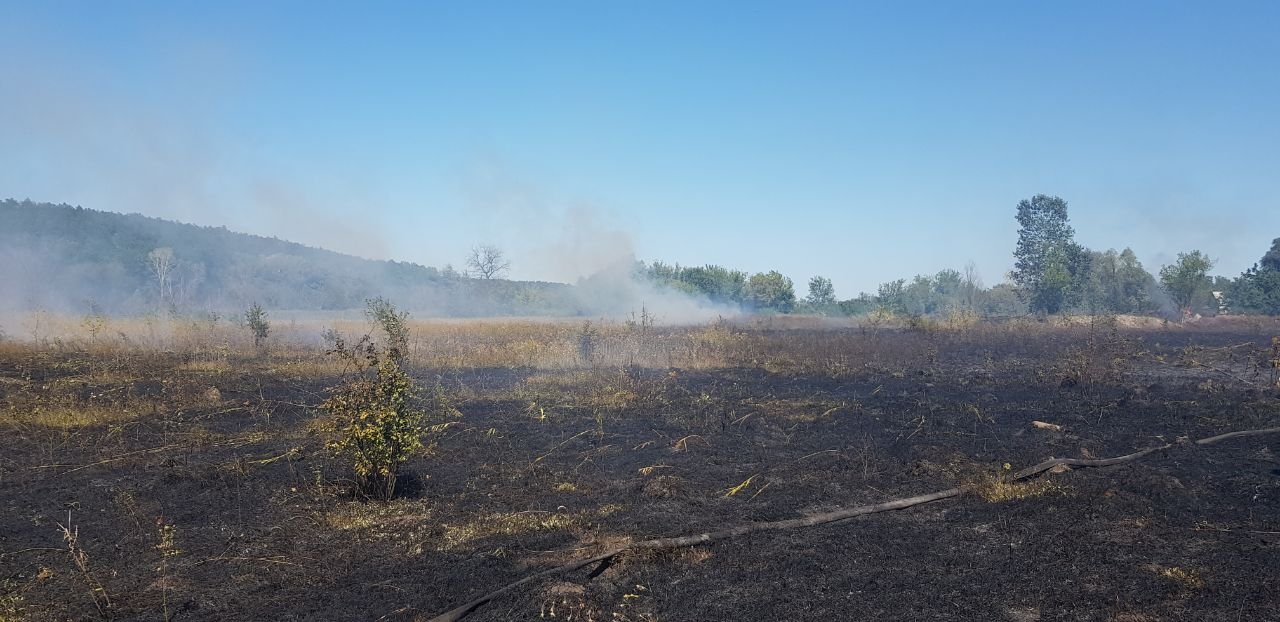 Оккупанты продолжили обстреливать Харьковщину: за сутки возникло 8 пожаров