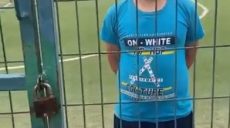 Харьковский волонтер просит мэра снять замки со спортплощадок возле школ (видео)