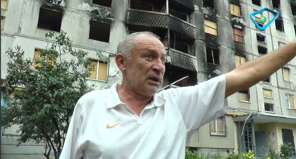 «Нас бомбили кожні 15 хвилин»: у розтрощений район Харкова повертаються люди (відео)