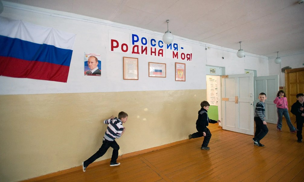 В оккупированной громаде на Харьковщине 30 педагогов согласились учить детей любить «русский мир»