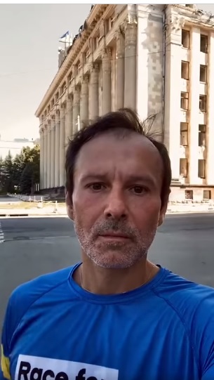 Вакарчук пробежал 12 км по Харькову и утверждает, что жизнь налаживается (видео)