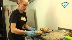 «У нас не було сумнівів, чим займатися»: волонтери в Харкові щодня годують 1000 людей (відео)