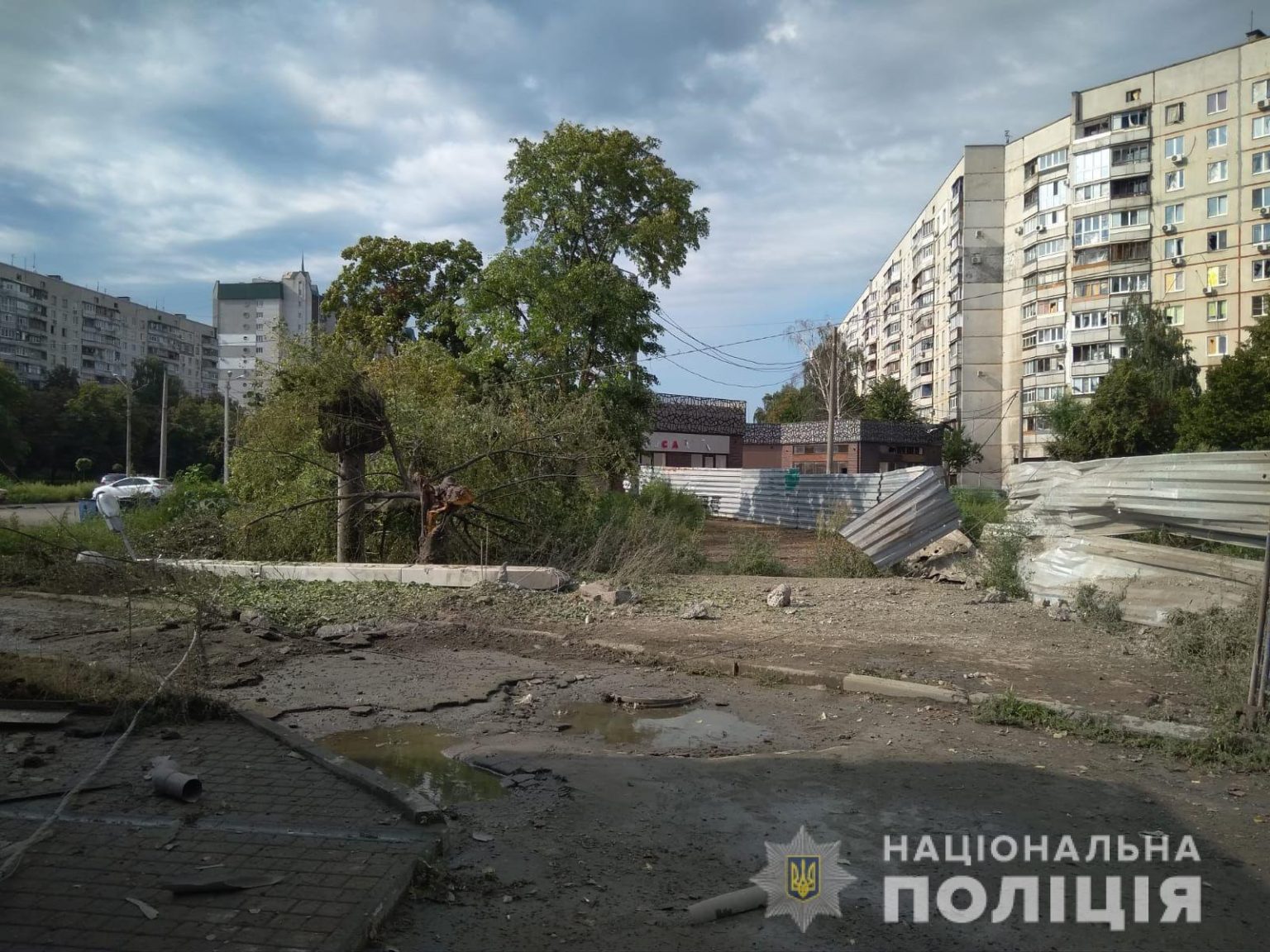 Харьковская полиция показала последствия ночного обстрела Салтовки (фото)